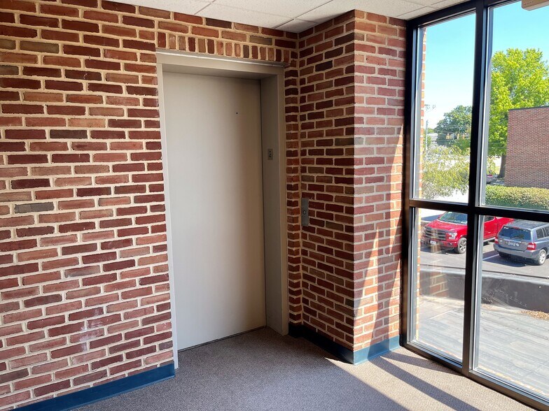 More Photos Of 5010 E Trindle Rd, Mechanicsburg Office Residential For Sale
