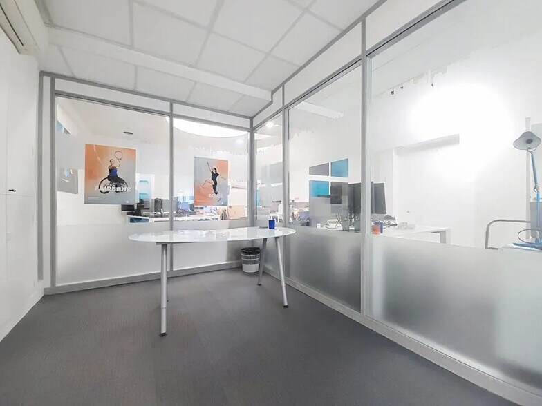More Photos Of , Paris Office For Sale