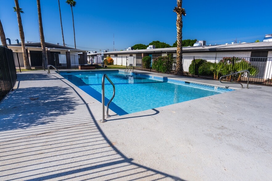 More Photos Of 2620 N 40th St, Phoenix Apartments For Sale