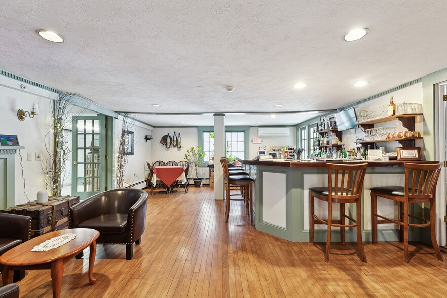 More Photos Of 67 Pleasant View Rd, Bradford Hotel For Sale