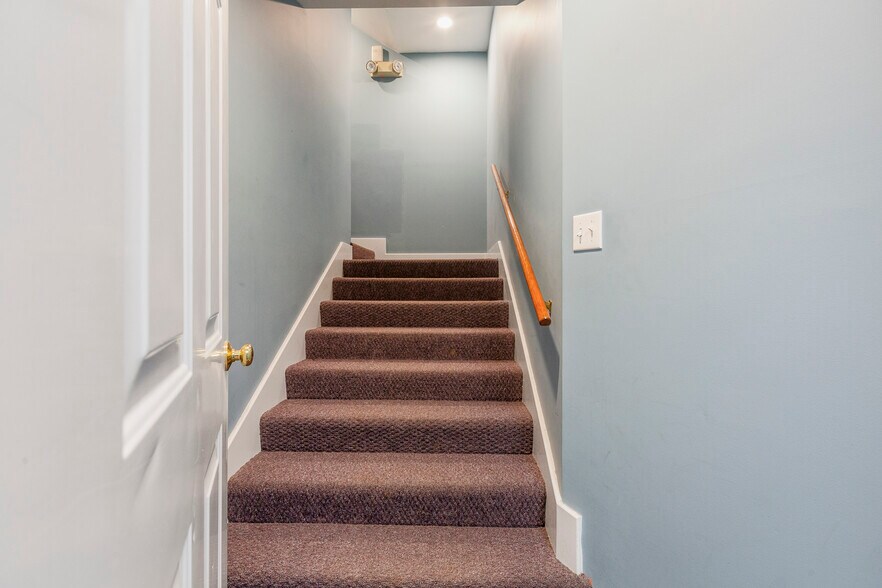 More Photos Of 3044 Breckenridge Ln, Louisville Office Residential For Sale