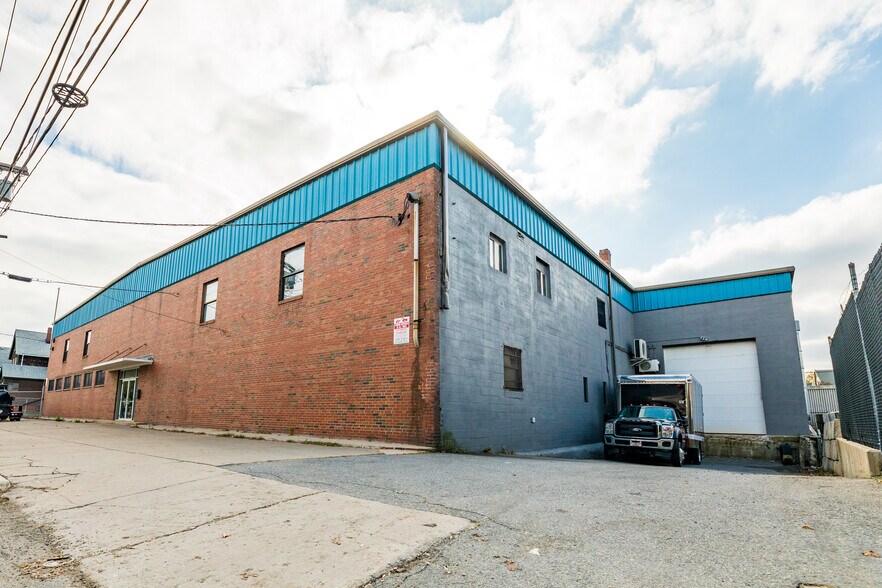More Photos Of 15 Winchester St, Medford Distribution For Lease