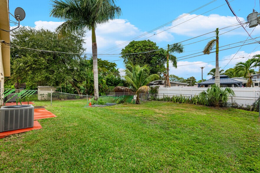 More Photos Of 4063-4065 SW 51st St, Fort Lauderdale Apartments For Sale