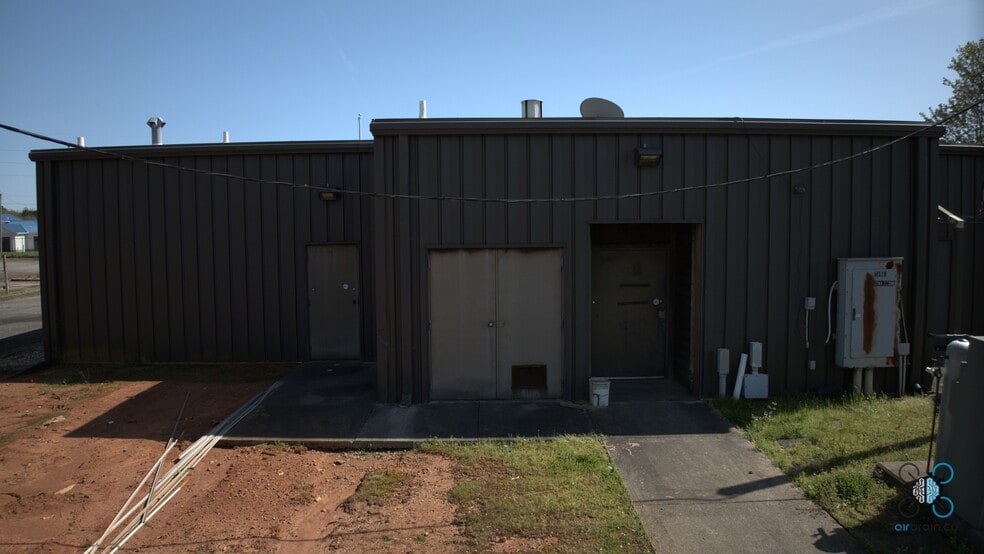 More Photos Of 3455 Keith Bridge Rd, Cumming Freestanding For Sale