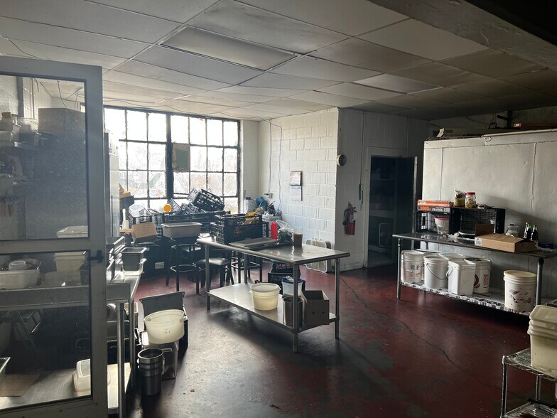 4130 Pennsylvania Ave, Kansas City, MO 64111 Retail For Lease
