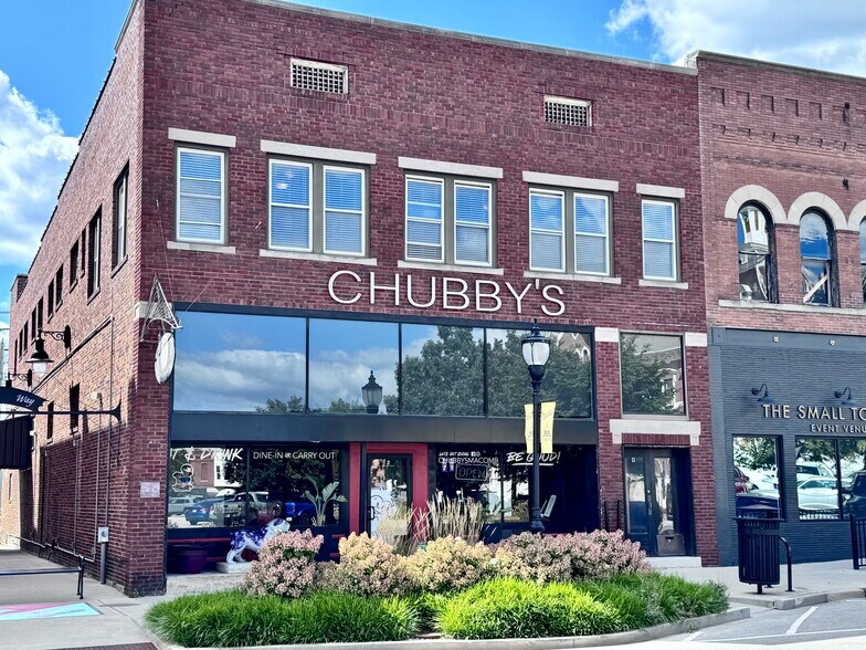 More Photos Of 2 W Side Sq, Macomb Restaurant For Sale