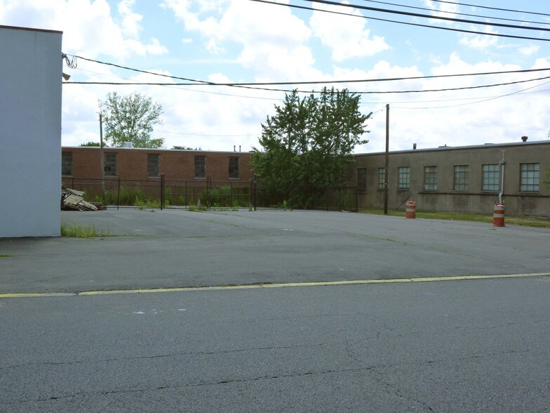 More Photos Of 60 Rockwood Pl, Englewood Auto Dealership For Lease
