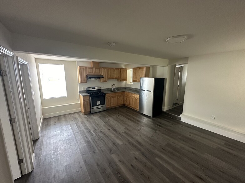 More Photos Of 537 Chester St, Oakland Apartments For Sale