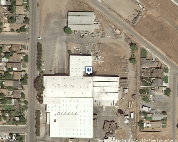 Primary Photo Of 700 Center St, Orange Cove Manufacturing For Lease