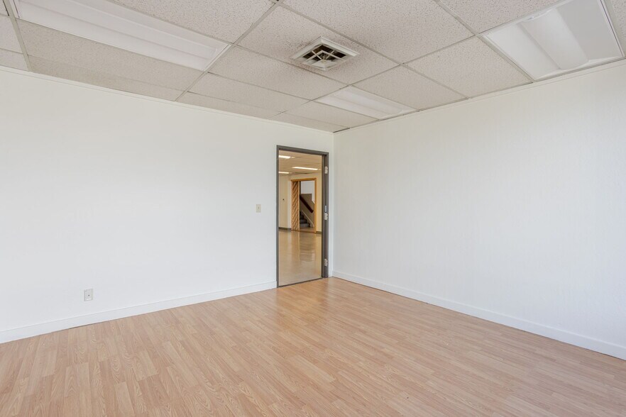 More Photos Of 999 NE 2nd St, Bend Freestanding For Lease