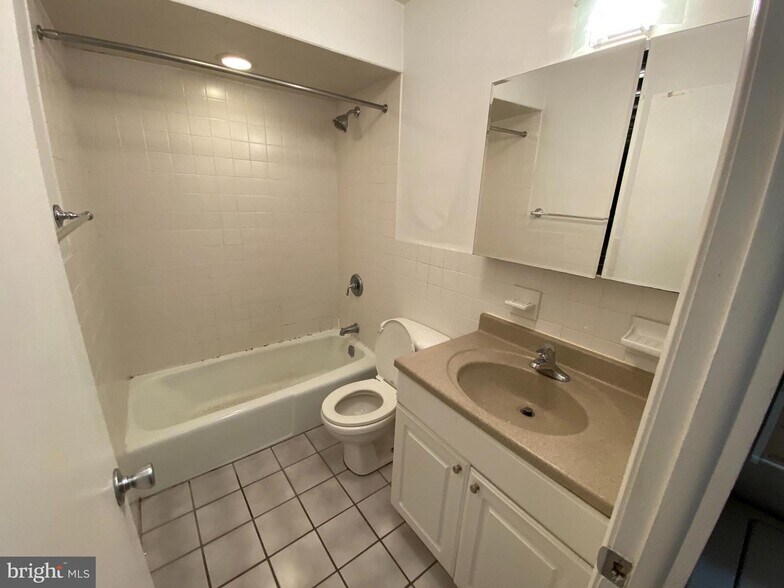 More Photos Of 747 S 2nd St, Philadelphia Apartments For Sale