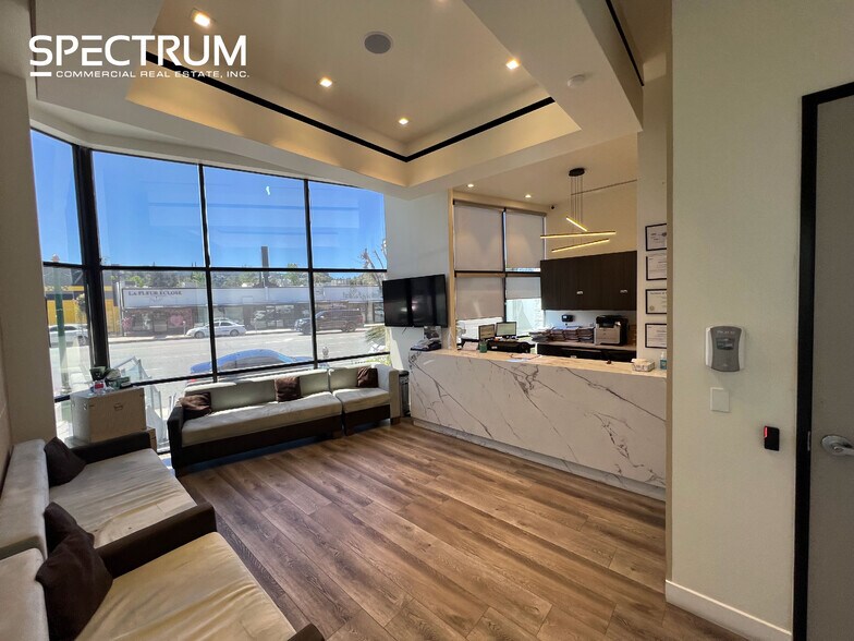More Photos Of 17609 Ventura Blvd, Encino Medical For Lease