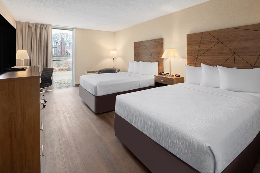 More Photos Of 2537 Rochester Ct, Troy Hotel For Sale