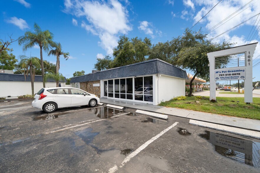 More Photos Of 1631 W Bay Dr, Largo Veterinarian Kennel For Sale
