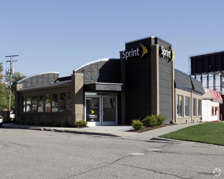 Primary Photo Of 31668 Woodward Ave, Royal Oak Freestanding For Lease