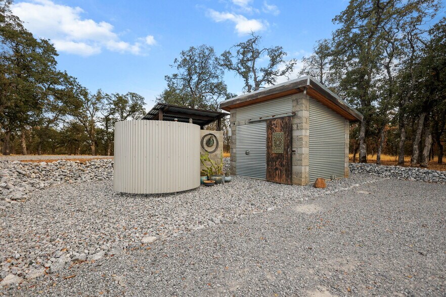 More Photos Of 16710 Oak Hollow Dr, Cottonwood Lodge Meeting Hall For Sale