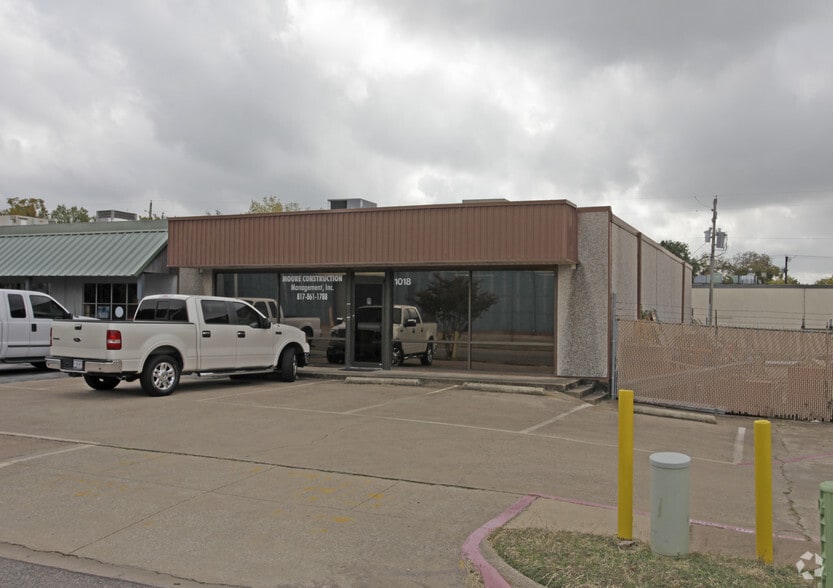 More Photos Of 1018 W Main St, Arlington Office For Lease