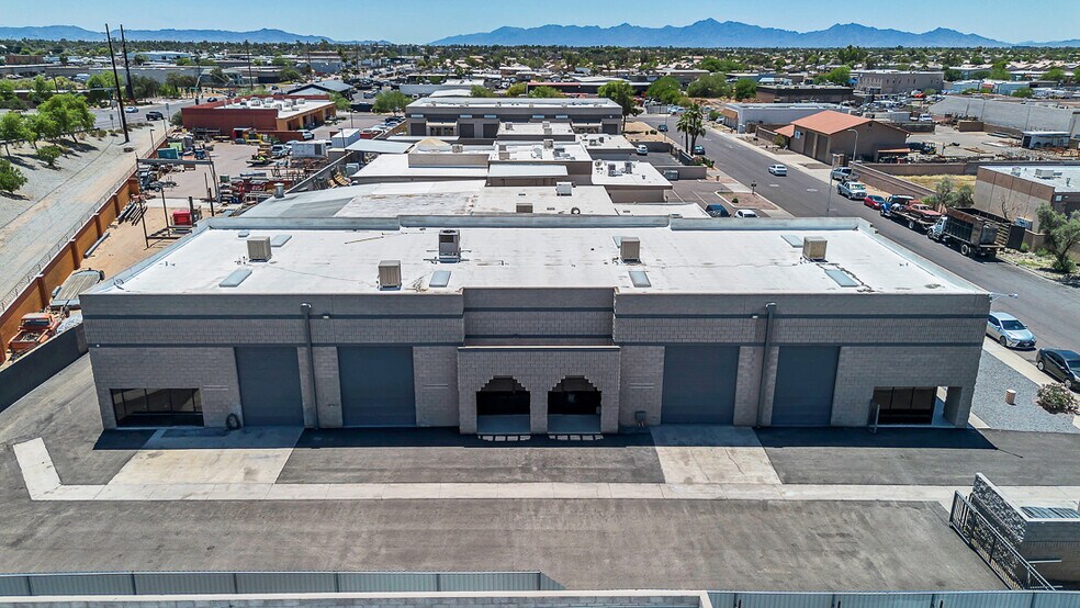 Primary Photo Of 7809 N 68th Ave, Glendale Warehouse For Sale