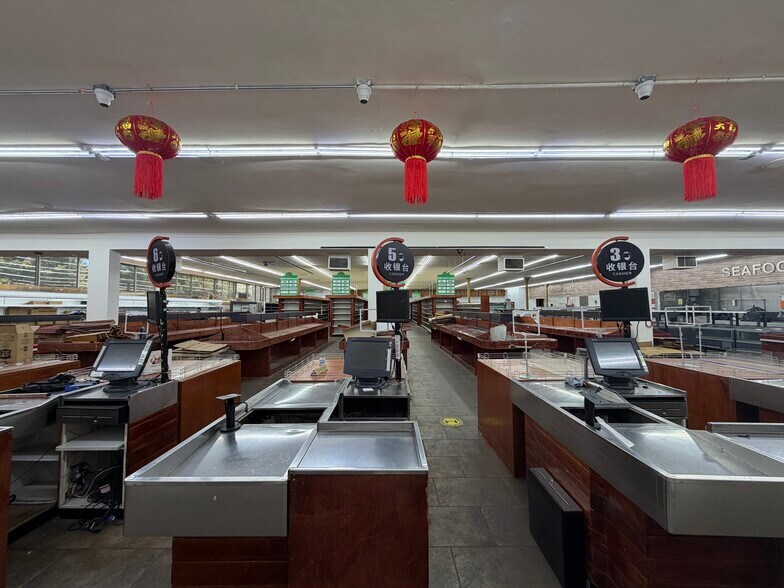 More Photos Of 249-02-249-46 Horace Harding Expy, Little Neck Supermarket For Lease