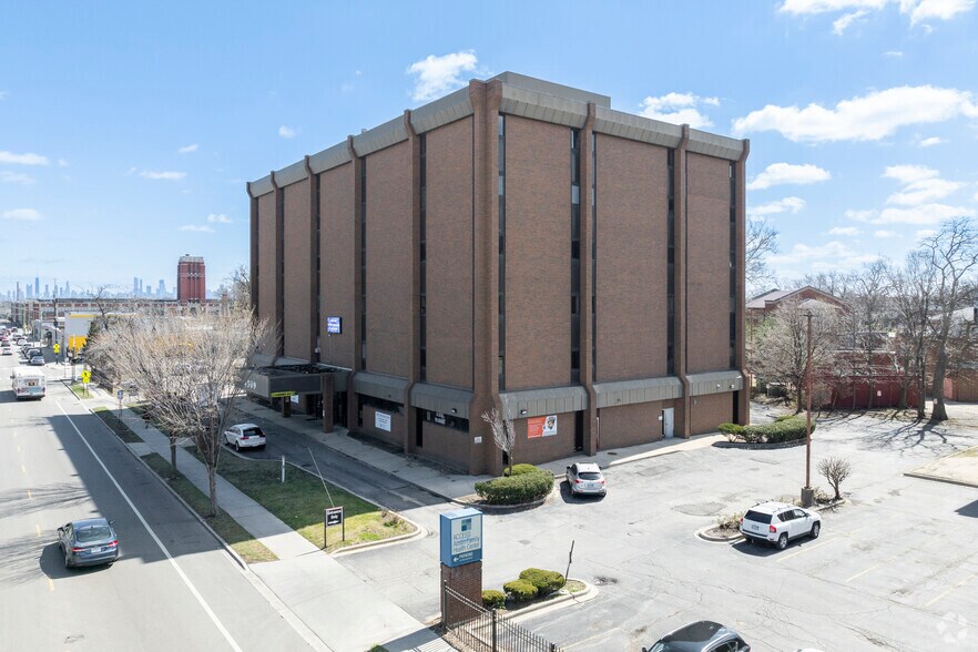 More Photos Of 4909 W Division St, Chicago Medical For Lease