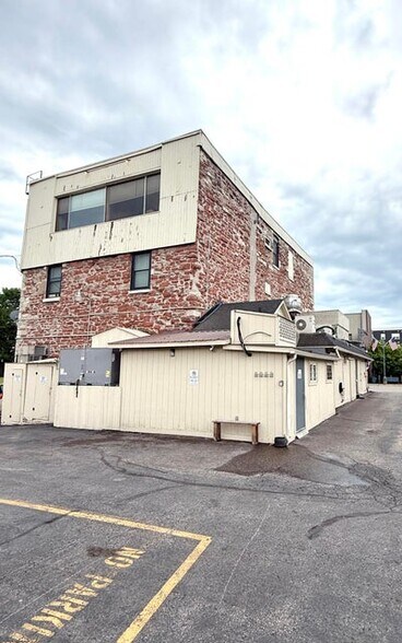 More Photos Of 200 W Portage Ave, Sault Sainte Marie General Retail For Sale