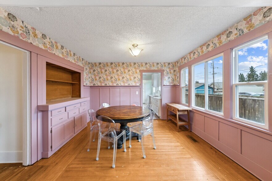 More Photos Of 413 2nd St NE, Puyallup Office For Sale