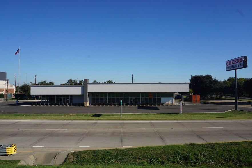 More Photos Of 10240-10242 N Walton Walker Blvd, Dallas Freestanding For Lease
