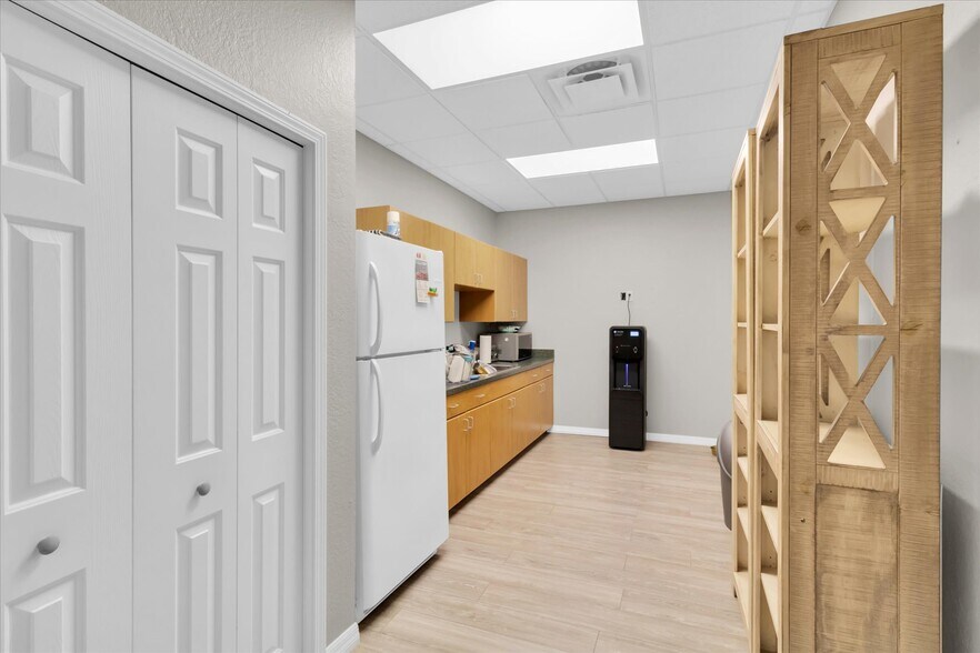 More Photos Of 2504 Merchant Ave, Odessa Warehouse For Lease