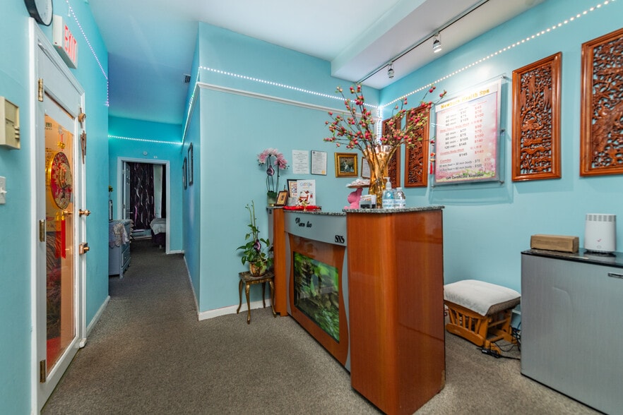 More Photos Of 297 Newbury St, Boston Storefront Retail Office For Lease