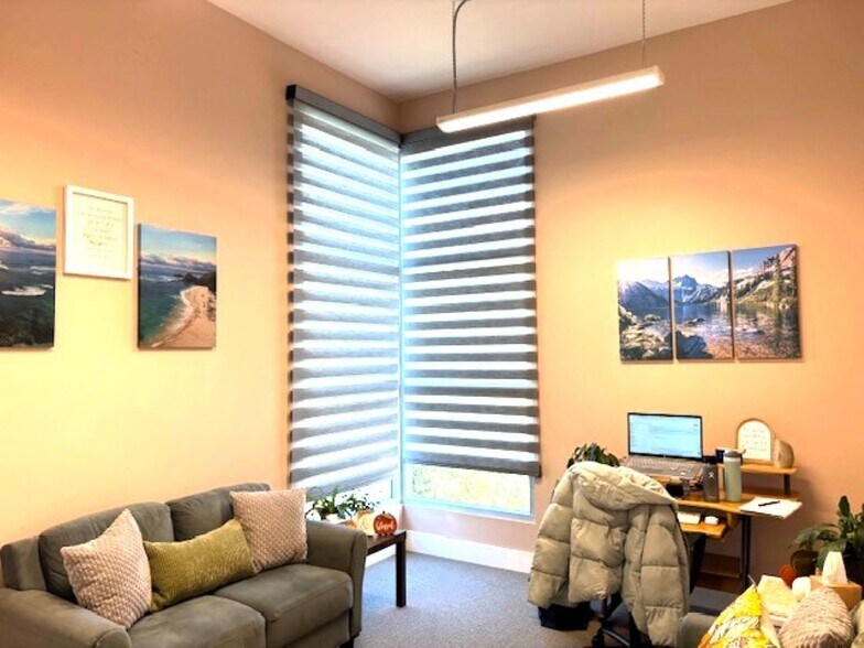 More Photos Of 21634 Redwood Rd, Castro Valley Showroom For Lease