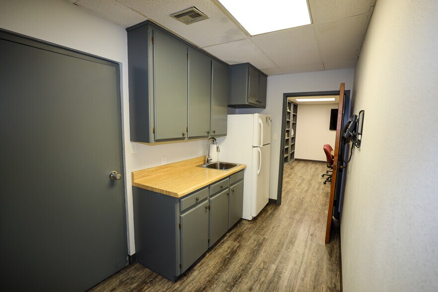 More Photos Of 320 E Carl Albert Pky, Mcalester Coworking Space