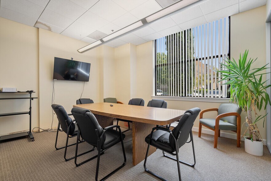 More Photos Of 1550 Airport Blvd, Santa Rosa Office For Lease