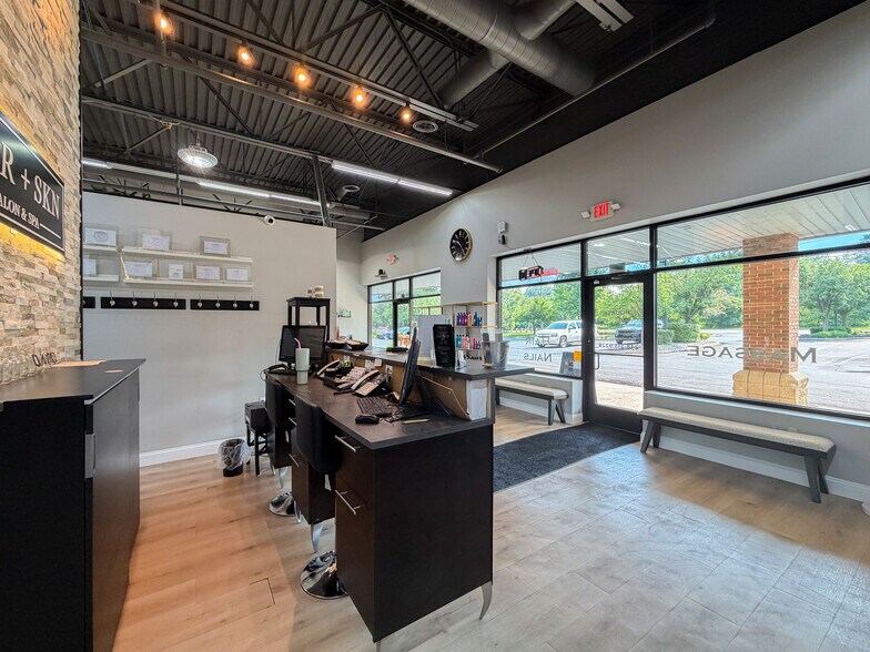 More Photos Of 1001 Welch Rd, Commerce Township Storefront For Lease