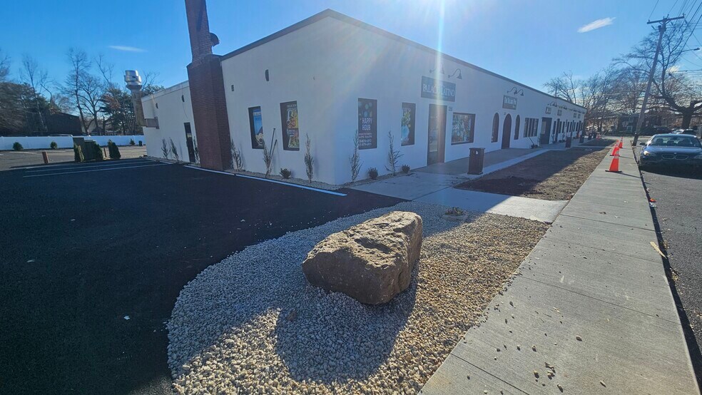 More Photos Of 564-594 Success Ave, Stratford Freestanding For Lease