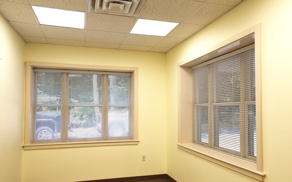 More Photos Of 15 Carlson Ln, Falmouth Office For Lease