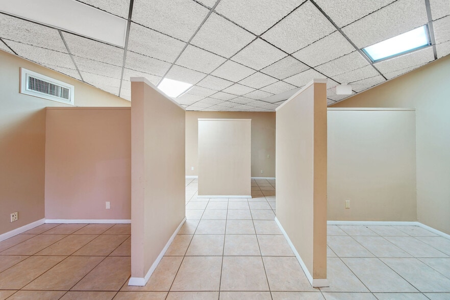 More Photos Of 25 E 4th St, Hialeah Office For Sale