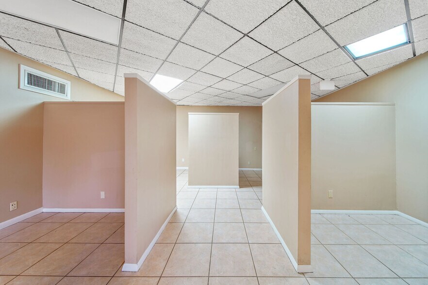 More Photos Of 25 E 4th St, Hialeah Office For Sale