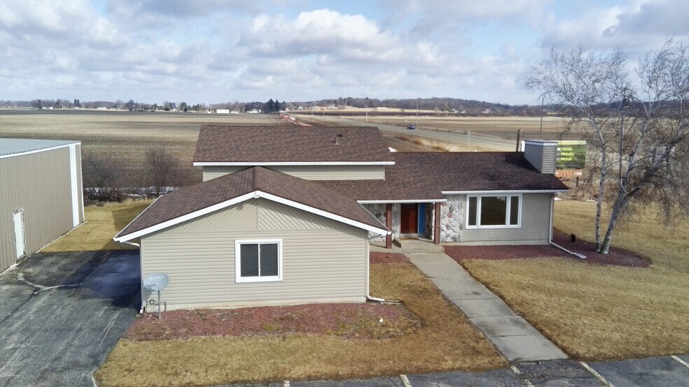 More Photos Of 4115 N US Highway 51, Janesville Showroom For Sale