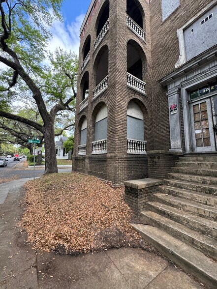 More Photos Of 302 E Victory Dr, Savannah Apartments For Sale