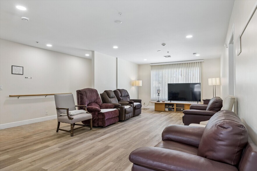 More Photos Of 2421 E Cairo Dr, Tempe Healthcare For Sale