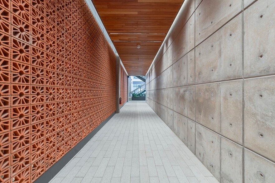 More Photos Of 155 Riveredge Dr, Dallas Office For Lease