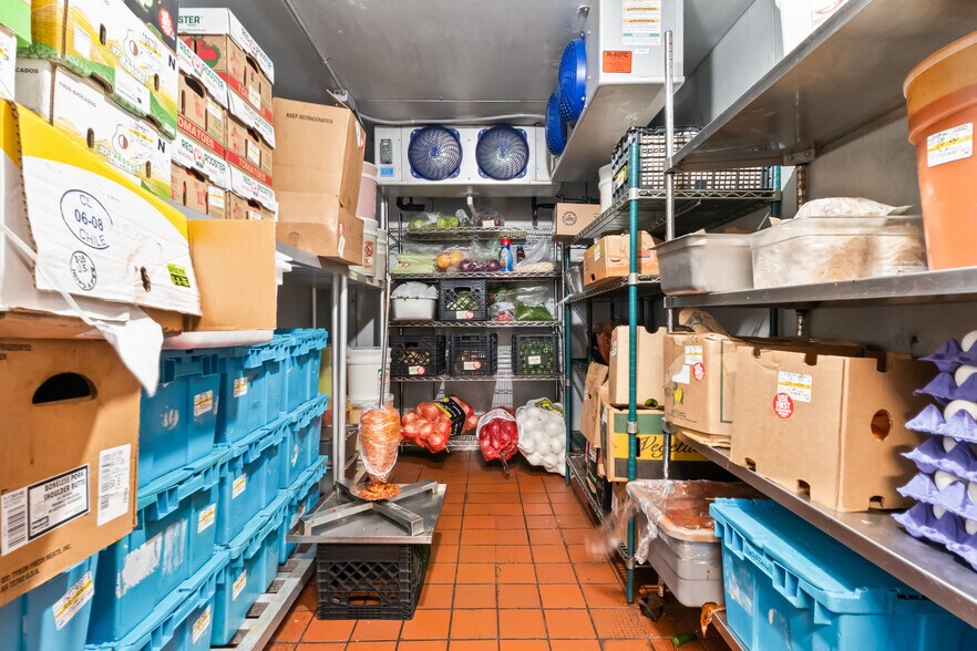 More Photos Of 1884 Arizona 95, Bullhead City General Retail For Sale