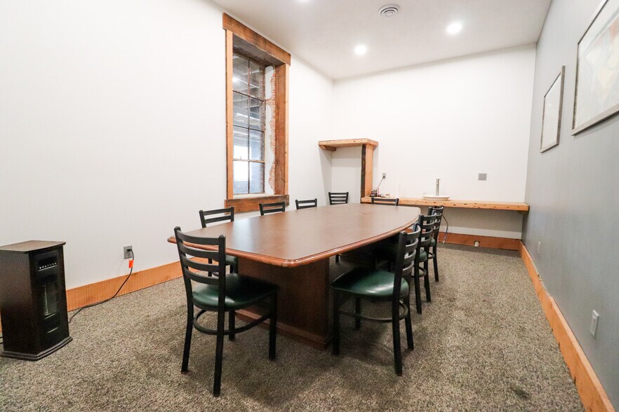 More Photos Of 1739 Elizabeth Ave NW, Grand Rapids Flex For Sale