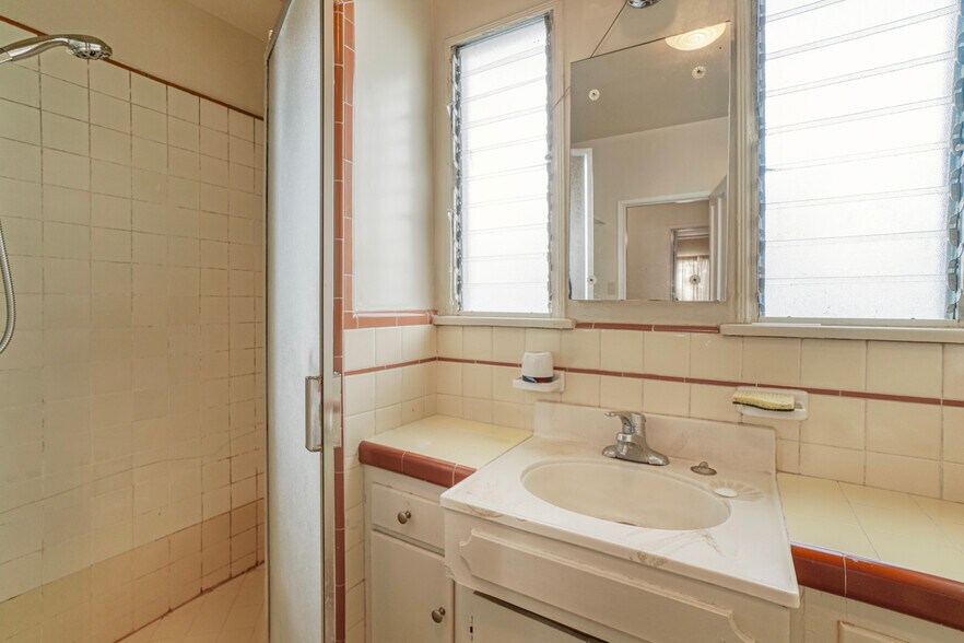 More Photos Of 728 S Genesee Ave, Los Angeles Apartments For Sale