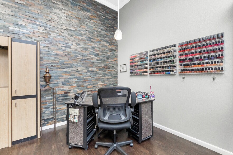 More Photos Of 20020 Veterans Blvd, Port Charlotte Office For Lease