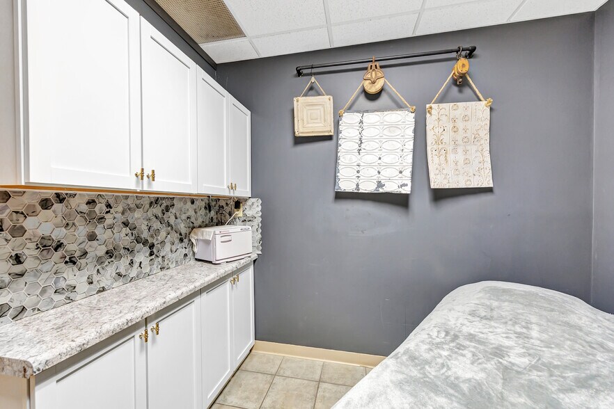 More Photos Of 1780 S Koeller St, Oshkosh Flex For Sale
