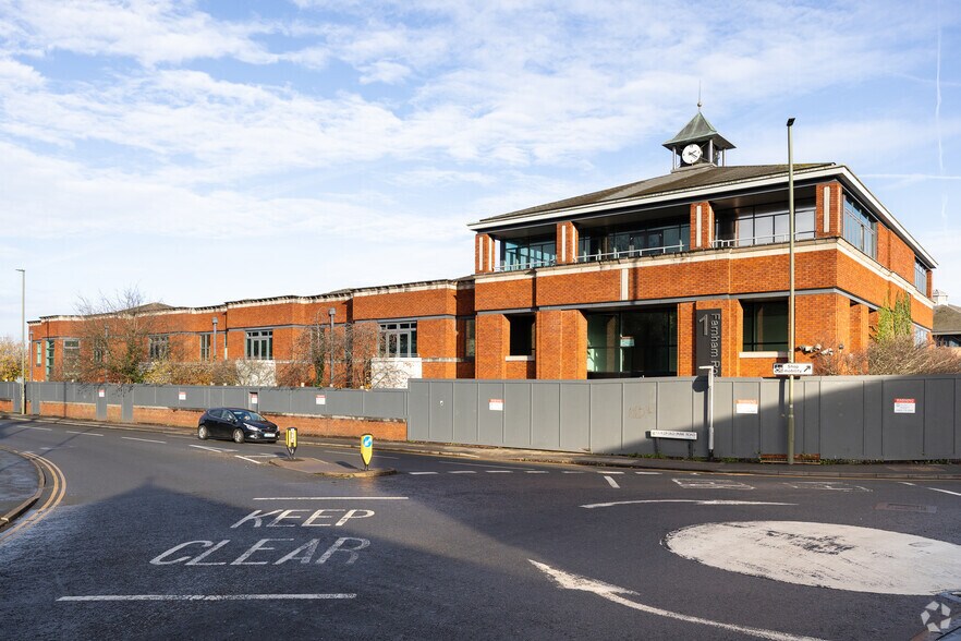 Primary Photo Of 1 Farnham Rd, Guildford Office For Lease