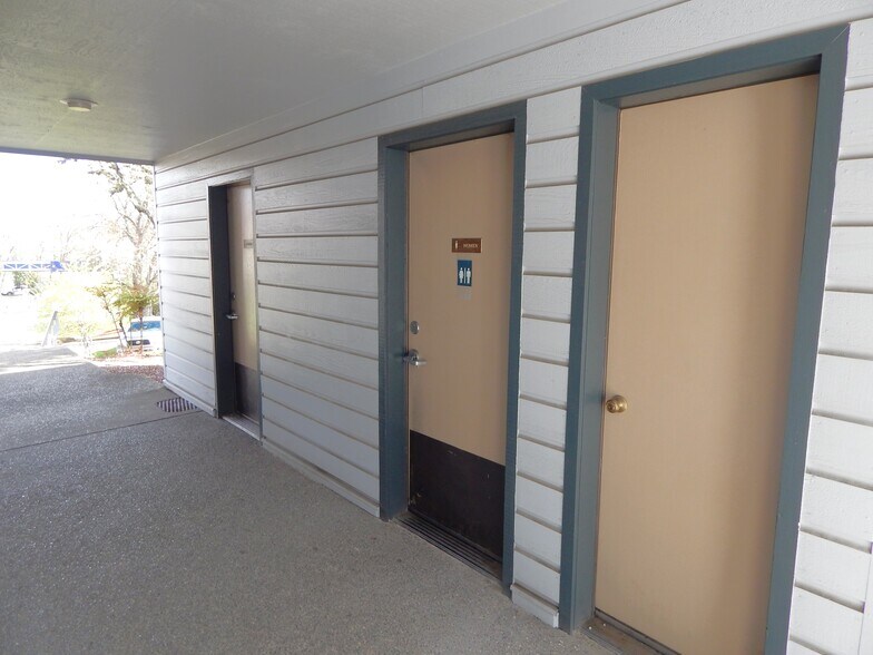 More Photos Of 272 Medical Loop, Roseburg Office For Sale