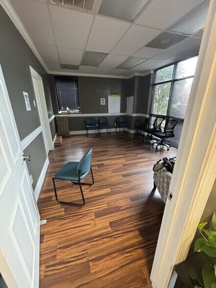 More Photos Of 305 Stoneridge Dr, Columbia Office For Sale