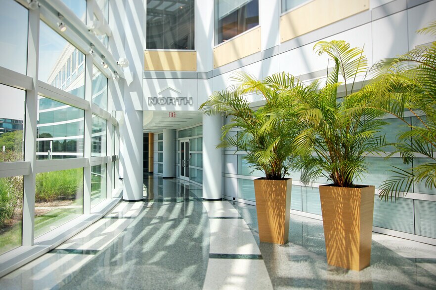 More Photos Of 3000 Lakeside Dr, Bannockburn Office For Lease